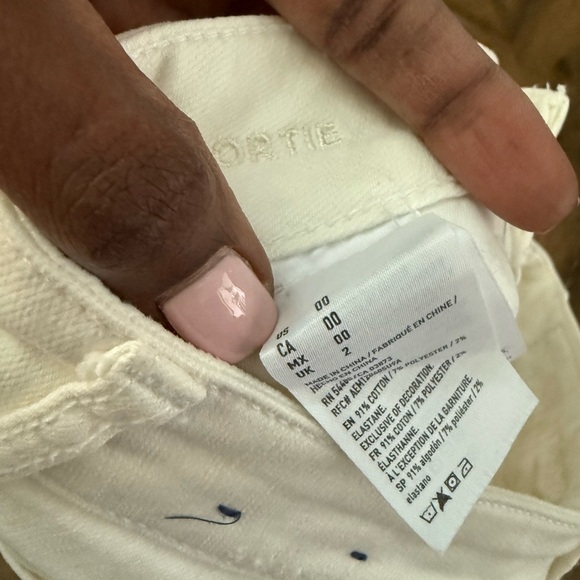 American Eagle  Cream Women's Shorts Size 00 - Picture 3 of 3